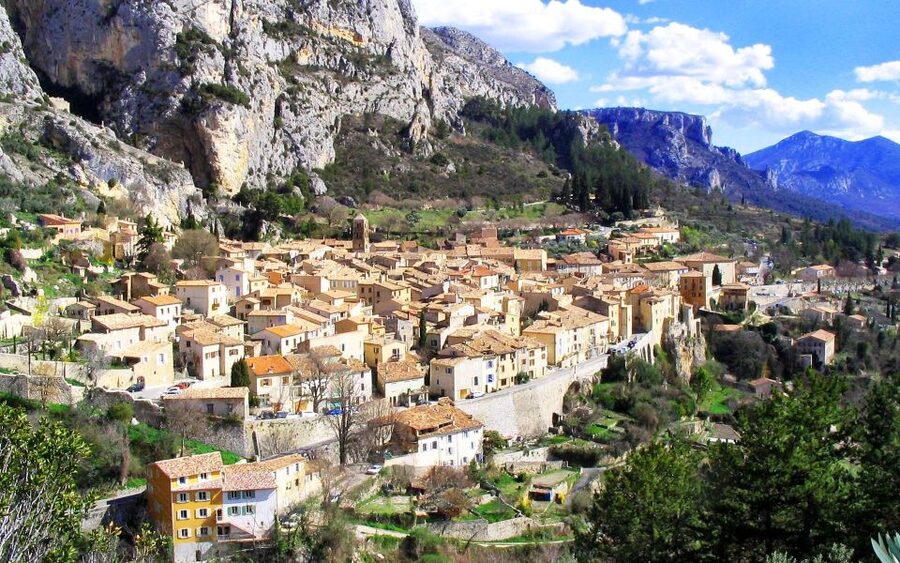 From Nice: Gorges du Verdon Guided Tour - Guides and group style