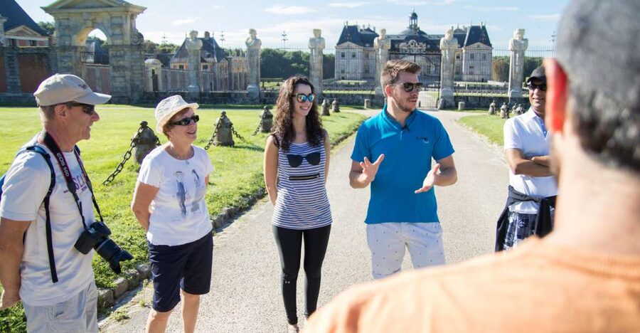 From Paris: Chateau de Fontainebleau & Vaux-Le-Vicomte Tour - Meeting the grey minibus at La Flamme
