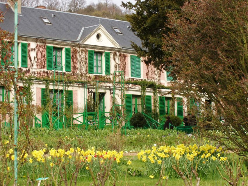 From Paris: Giverny and Monet's Home Day Trip - Walking through Clos Normand’s flower beds