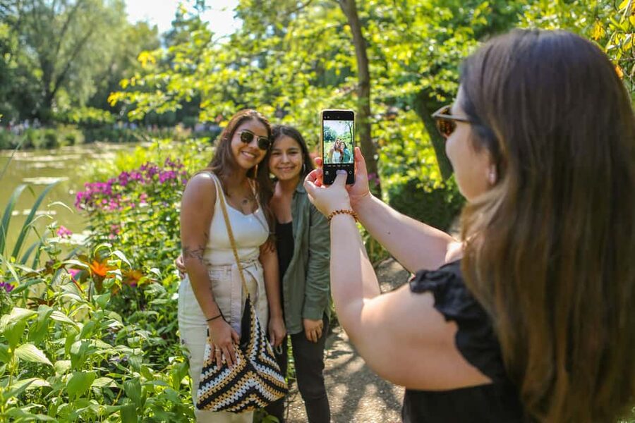 From Paris: Giverny Day Trip with Audio Guide or Live Guide - Who will enjoy this trip most?