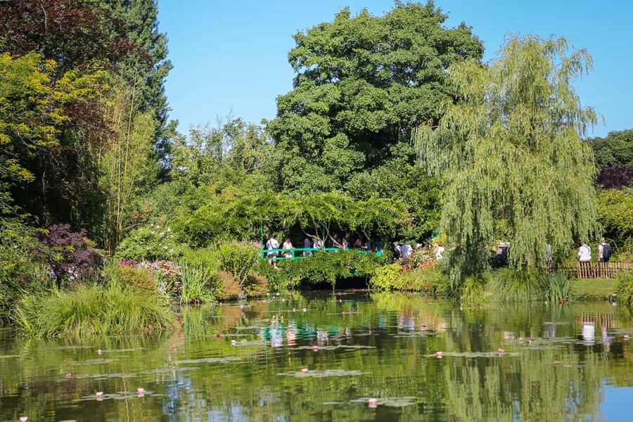 From Paris: Giverny Day Trip with Audio Guide or Live Guide - Why Giverny makes a good break from Paris