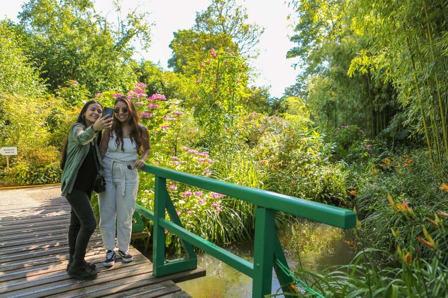 From Paris: Giverny Day Trip with Audio Guide or Live Guide - Arriving at Monet’s house and garden