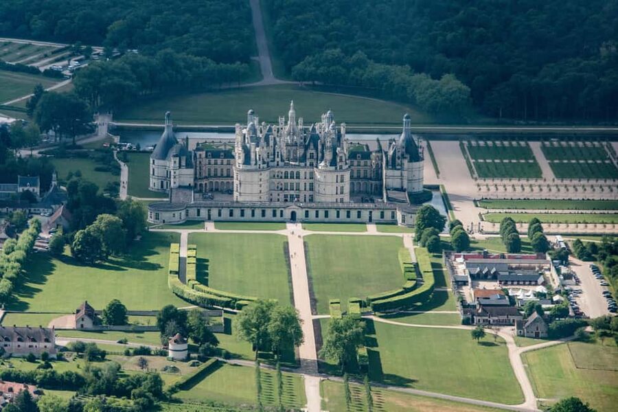 From Paris: Loire Valley Castles Day Trip With Wine Tasting - Who should book this Loire Valley trip?