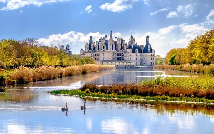 From Paris: Loire Valley Castles Day Trip With Wine Tasting - A long day that makes the Loire manageable