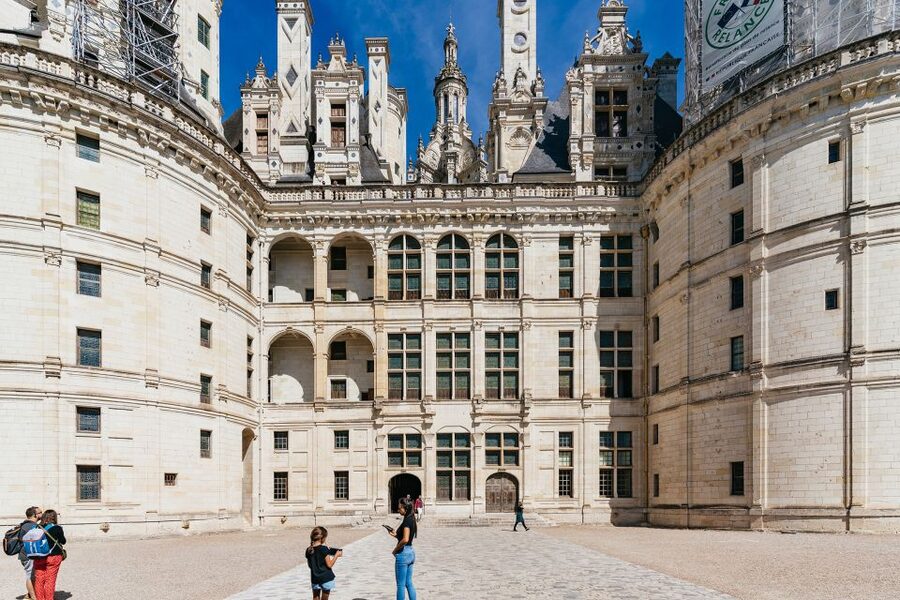 From Paris: Loire Valley Castles Day Trip With Wine Tasting - What $104 gets you