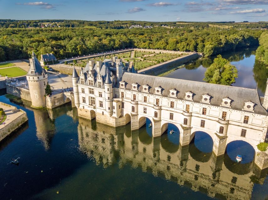From Paris: Loire Valley Castles Day Trip With Wine Tasting - The guides can make or break the day