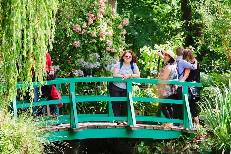 From Paris: Monet Garden & Giverny Bike Tour and Picnic Stop - A little extra time in Giverny village