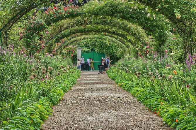 From Paris: Monet Gardens & Giverny Bike Tour with Picnic Stop - Key things to know before you book