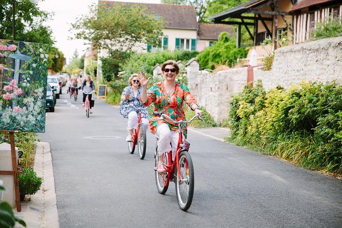 From Paris: Monet Gardens & Giverny Bike Tour with Picnic Stop - Shopping for lunch at Vernon’s market