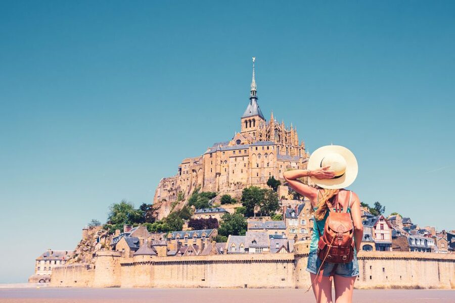 From Paris: Mont Saint Michel Day Trip with a Guide - The guides are a major part of the value