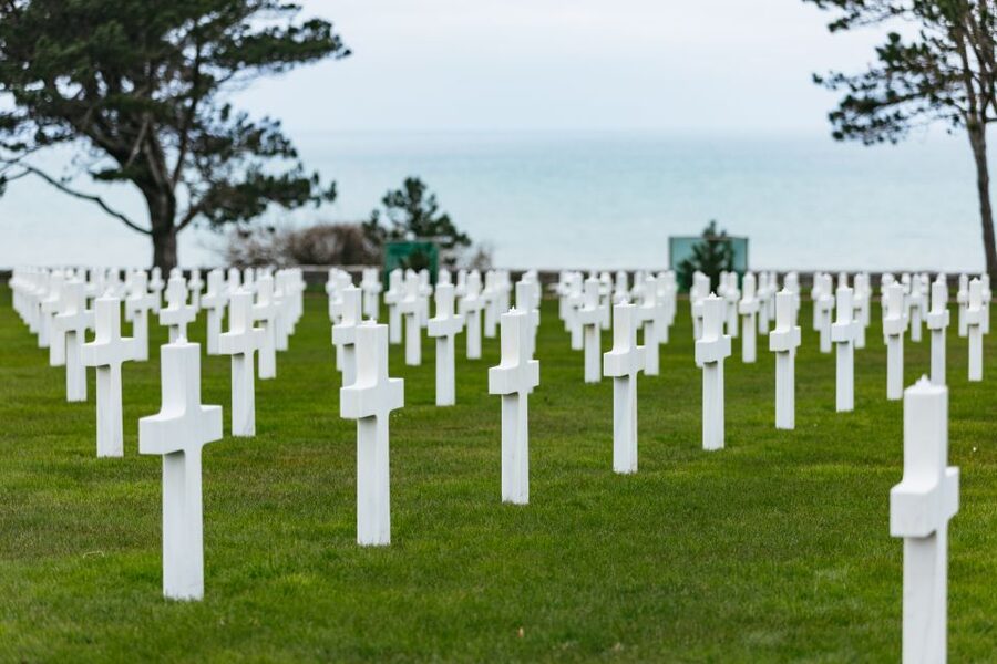 From Paris: Normandy D-Day Landing Beaches Full-Day Tour - Longues-sur-Mer battery and the German defenses