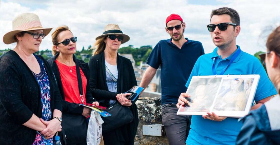 From Paris: Small-Group Loire Valley Castles Full-Day Tour - Amboise: royal power and Leonardo da Vinci