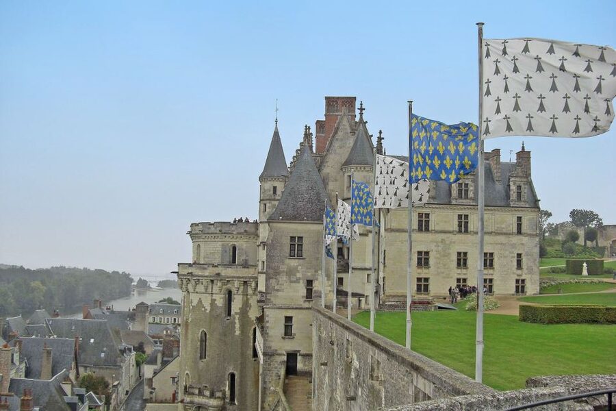 From Paris: Small-Group Loire Valley Castles Full-Day Tour - What the guides add to the day