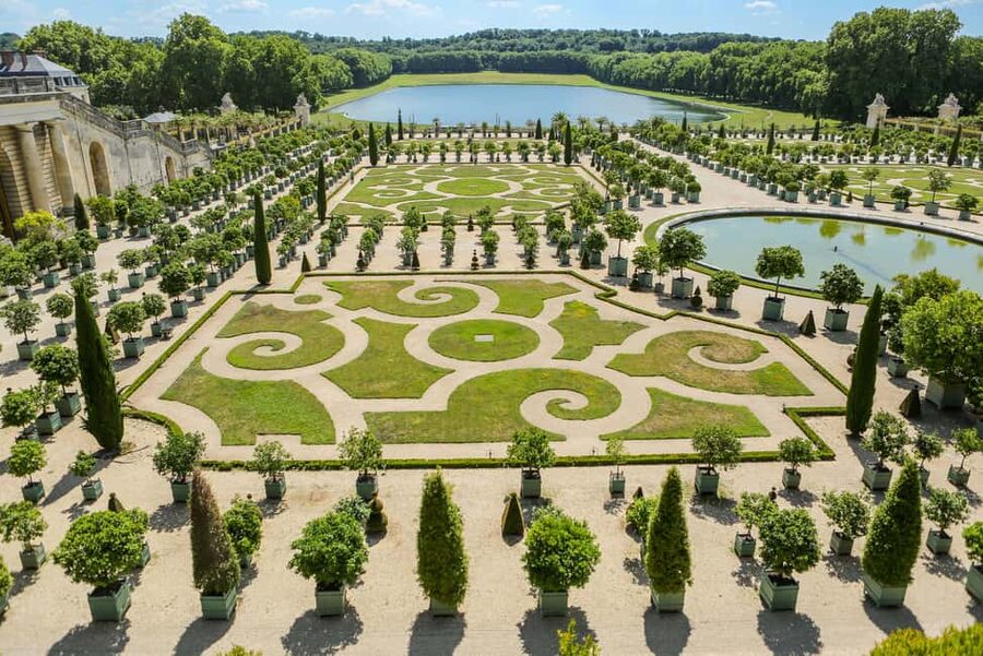 From Paris: Versailles Guided Tour with Skip-the-Line Entry - State Apartments and royal ceremony