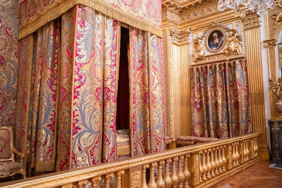 From Paris: Versailles Palace And Garden Tour with Transfers - Entering the Palace of Versailles without the regular queue