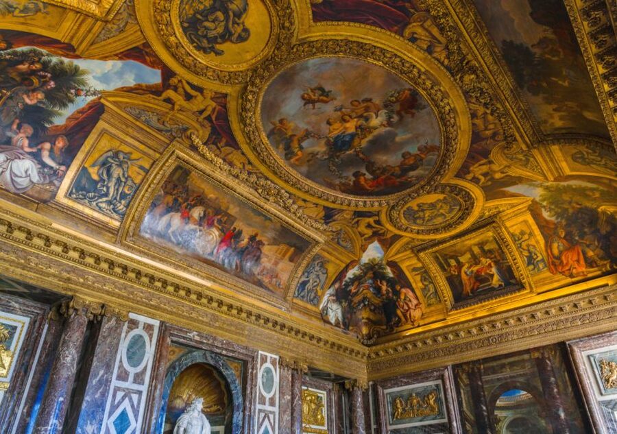 From Paris: Versailles Palace and Gardens Guided Day Trip - Arriving At The Palace