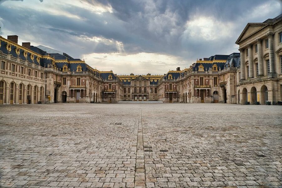 From Paris: Versailles Palace and Gardens Guided Experience - Entering the palace without a guided interior tour