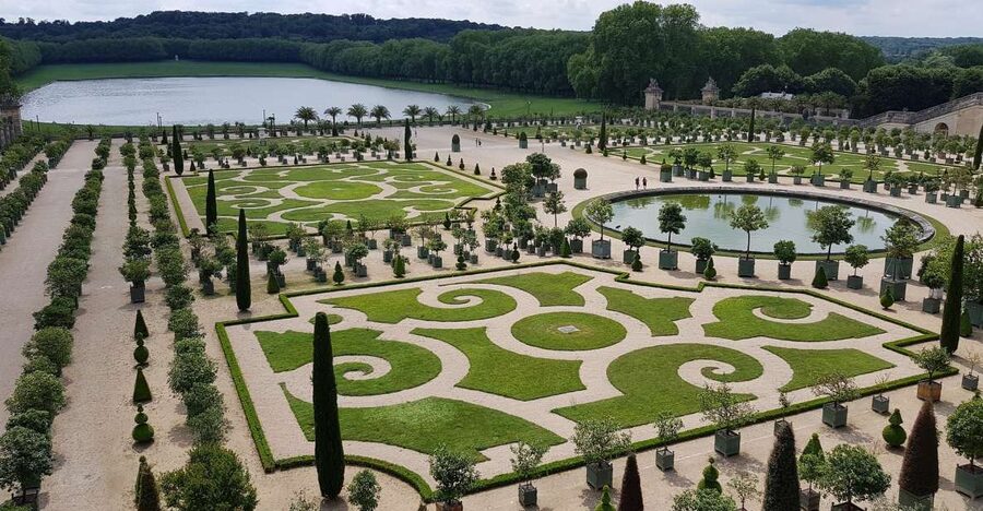 From Paris: Versailles Palace and Gardens Guided Experience - Small details that can make the day better