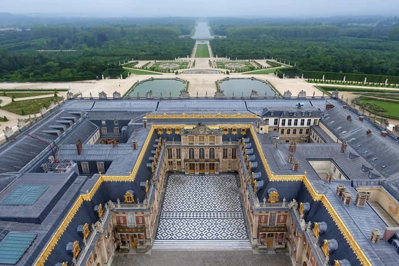 From Paris: Versailles Palace and Gardens with Transfer - Should you book the bus to Versailles?
