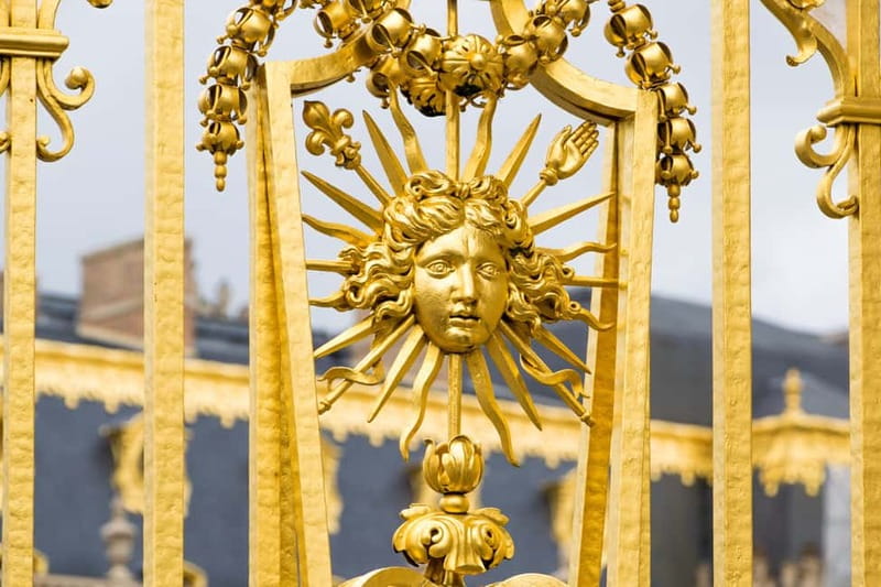 From Paris: Versailles Palace Guided Tour with Bus Transfers - Two hours in the Versailles gardens
