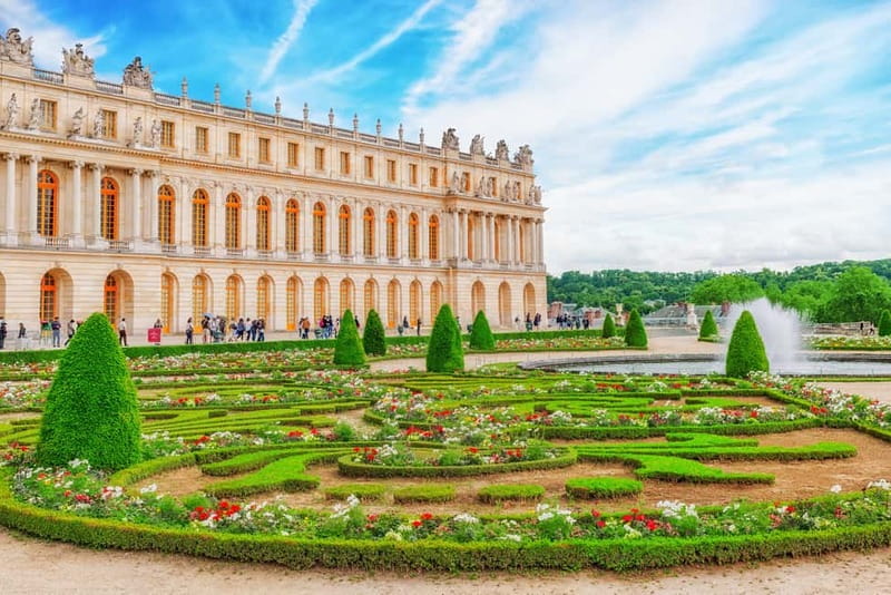 From Paris: Versailles Palace Guided Tour with Bus Transfers - What the $101 price really buys you