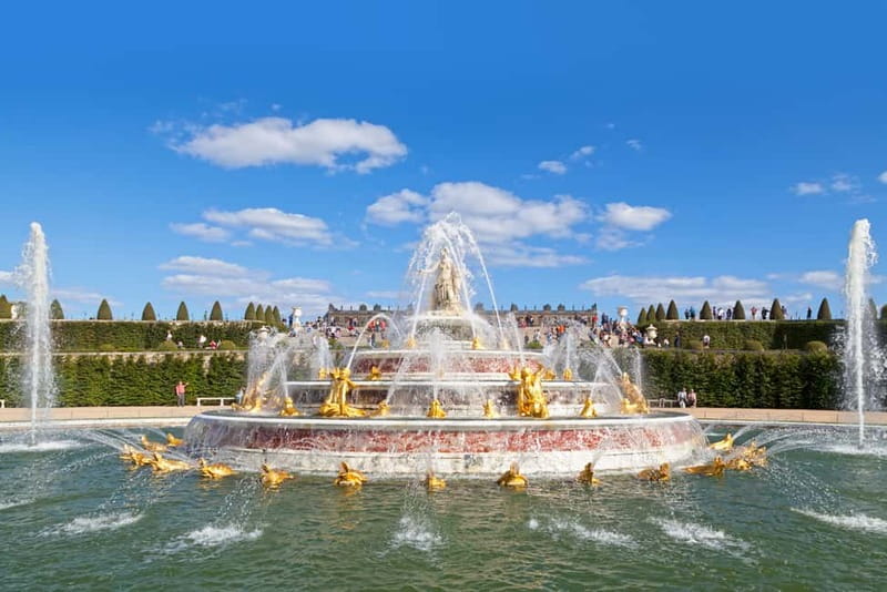 From Paris: Versailles Palace Guided Tour with Bus Transfers - Entering the Palace of Versailles with reserved admission