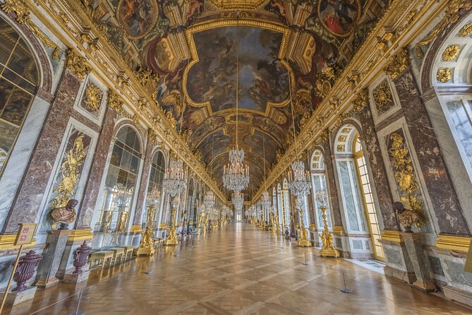 From Paris: Versailles Palace Guided Tour with Gardens Access - Crowds, group size, and guide style