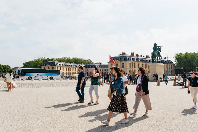 From Paris: Versailles Palace Live Tour with Gardens Access - Key points at a glance