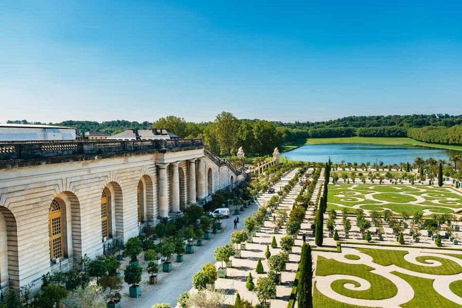 From Paris: Versailles Skip-the-Line Tour & Gardens Access - From 62 Avenue de Suffren to the gates of Versailles
