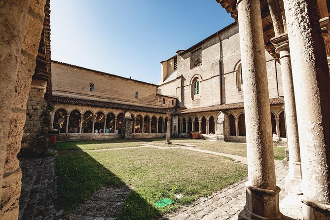From Saint-Emilion : Electric Bike Day Tour with Wine Tastings and Picnic Lunch - Château La Croizille brings a second wine viewpoint