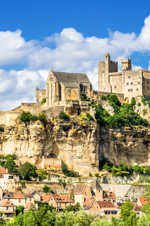 From Sarlat: Beynac & Domme Tour & Dordogne Boat Ride - Beynac, where the castle controls the valley