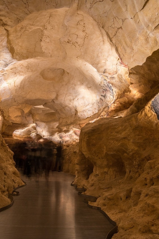 From Sarlat-la-Canéda: Lascaux IV and Cave Art Full-Day Tour - Les Eyzies and the National Prehistory Museum