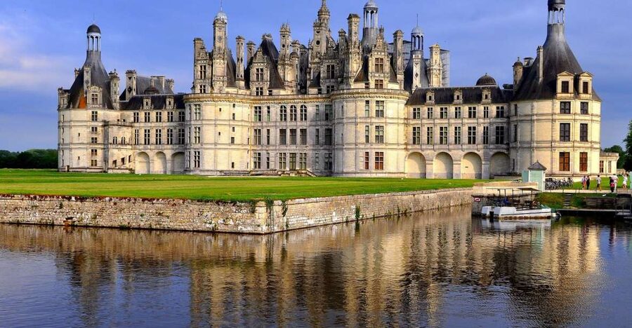 From Tours: Chenonceau and Chambord Castles Guided Tour - Meeting in Tours and crossing the countryside