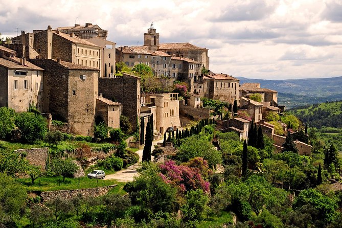 Full Day Best of Provence Tour from Avignon - Fontaine de Vaucluse begins the day with water