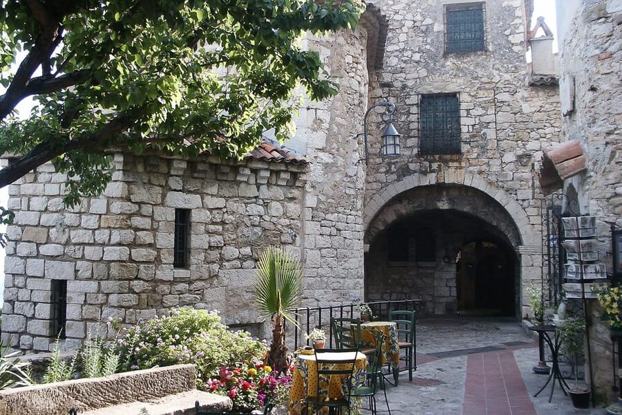 Full-Day Small Group Tour to Monaco and Eze - La Turbie and the Trophy of the Alps