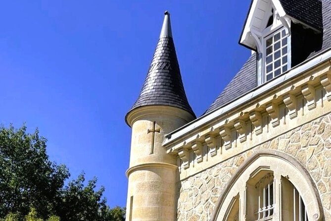 Full Day Tour Saint Emilion with lunch two Chateaux and Village - Picnic lunch in a château garden