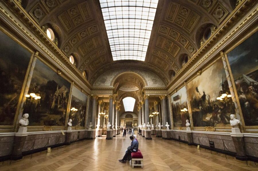 Gardens of Versailles Walking Tour & Palace Entry - What the guides add to the day