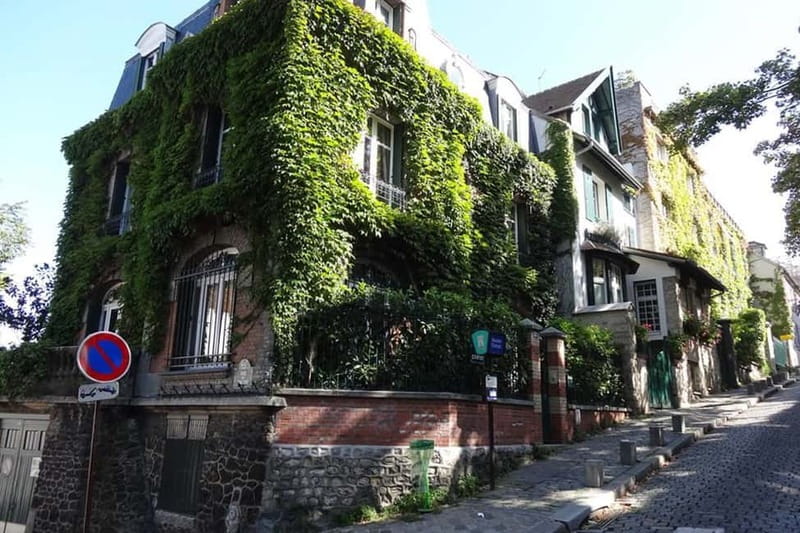 German private Walking Tour through Montmartre & Passages - The quieter side of Montmartre