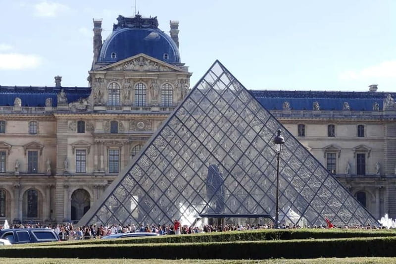German private Walking Tour through Montmartre & Passages - Opéra Garnier and the Phantom of the Opera