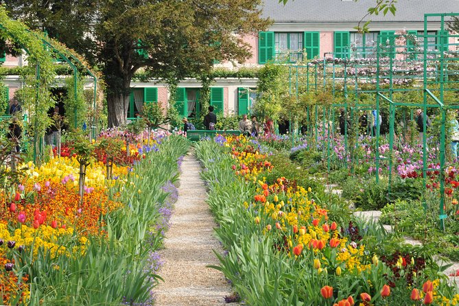 Giverny and Monet's Garden Half-Day Trip from Paris - Meeting in Paris and riding to Normandy