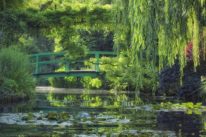 Giverny Half Day Guided Trip with Monet's House & Gardens from Paris by minivan - The Japanese bridge and water garden