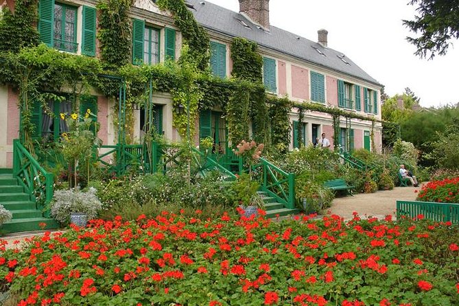 Giverny Half Day Guided Trip with Monet's House & Gardens from Paris by minivan - The minivan departure near the Louvre