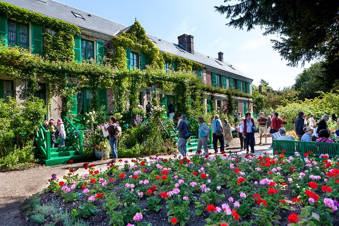Giverny Monet’s Home and Gardens Half Day Tour from Paris - Seasonal planning and crowd expectations
