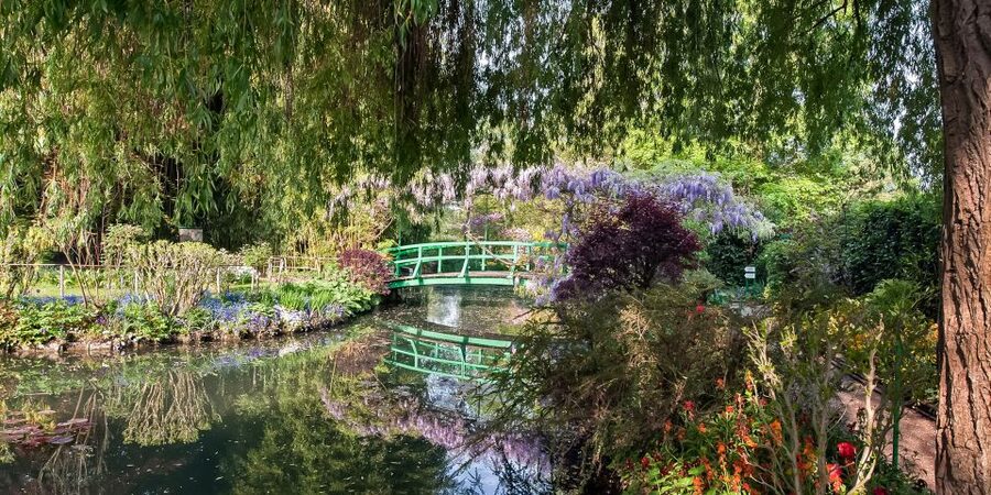 Giverny: Monet's House and Gardens Guided Tour - Choosing the right time and season