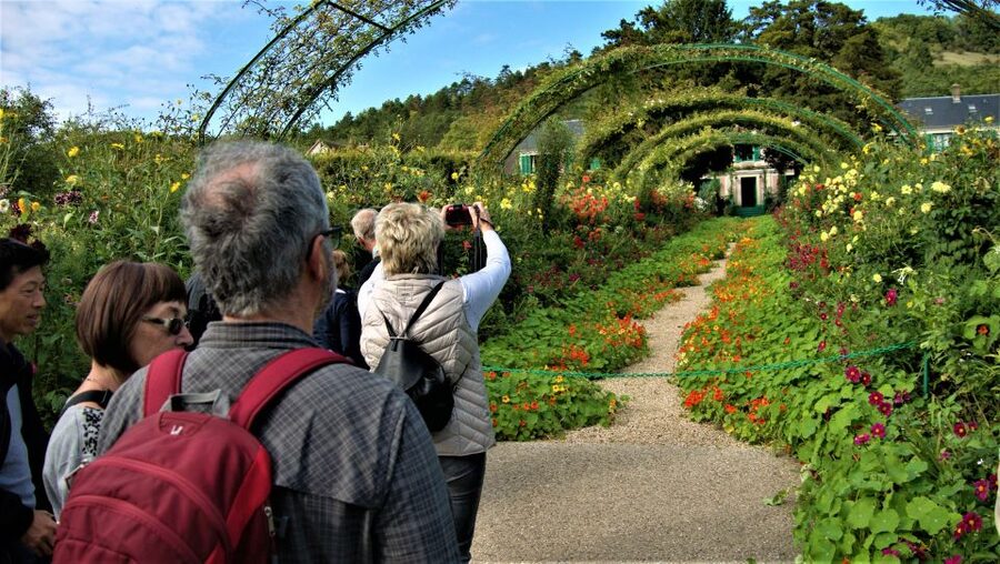 Giverny: Monet’s House and Gardens Skip-the-Line Tour - How the two-hour format works