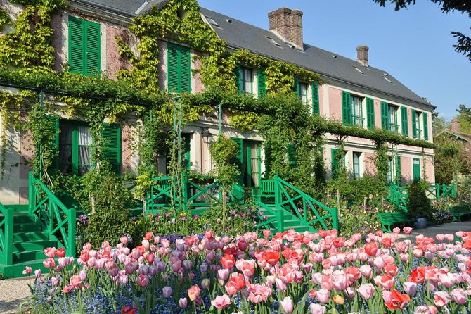 Giverny's House & Gardens plus Versailles Palace Day Trip with Lunch from Paris - Transport, group size, and the shape of the day
