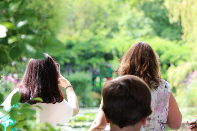 Giverny's House & Gardens plus Versailles Palace Day Trip with Lunch from Paris - Who should book this day trip