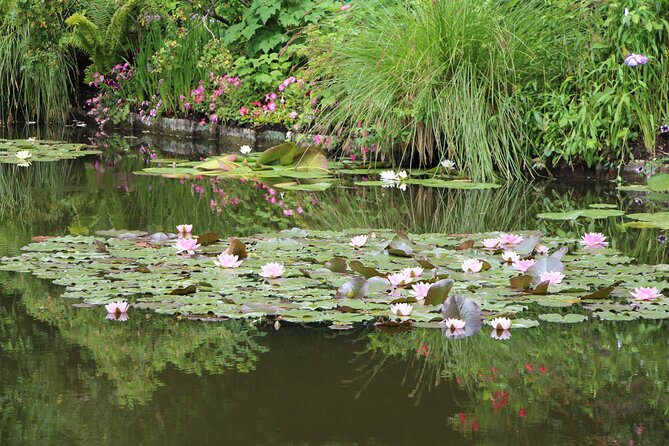 Giverny Small-Group Minivan with Hotel Pickup or Meeting Point - Entering Fondation Claude Monet