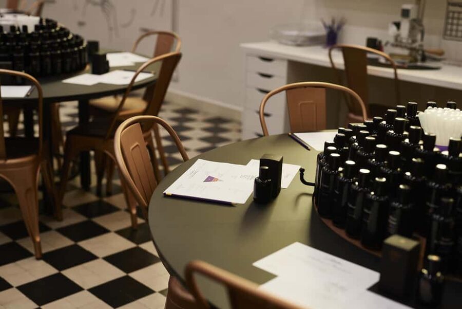 Grasse: 1-hour Perfume Workshop - The first task: finding scents you actually like