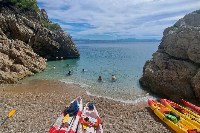 Guided kayak excursion in creeks - From Estaque harbor to the Blue Coast